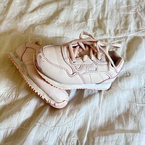 Toddler sneakers